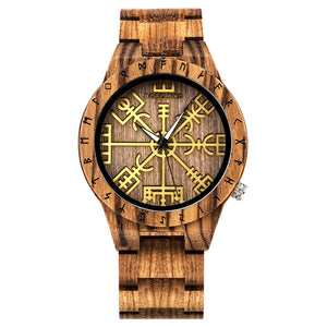 reloj de madera grabado