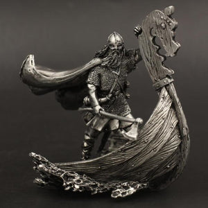 figura guerrero vikingo en drakar
